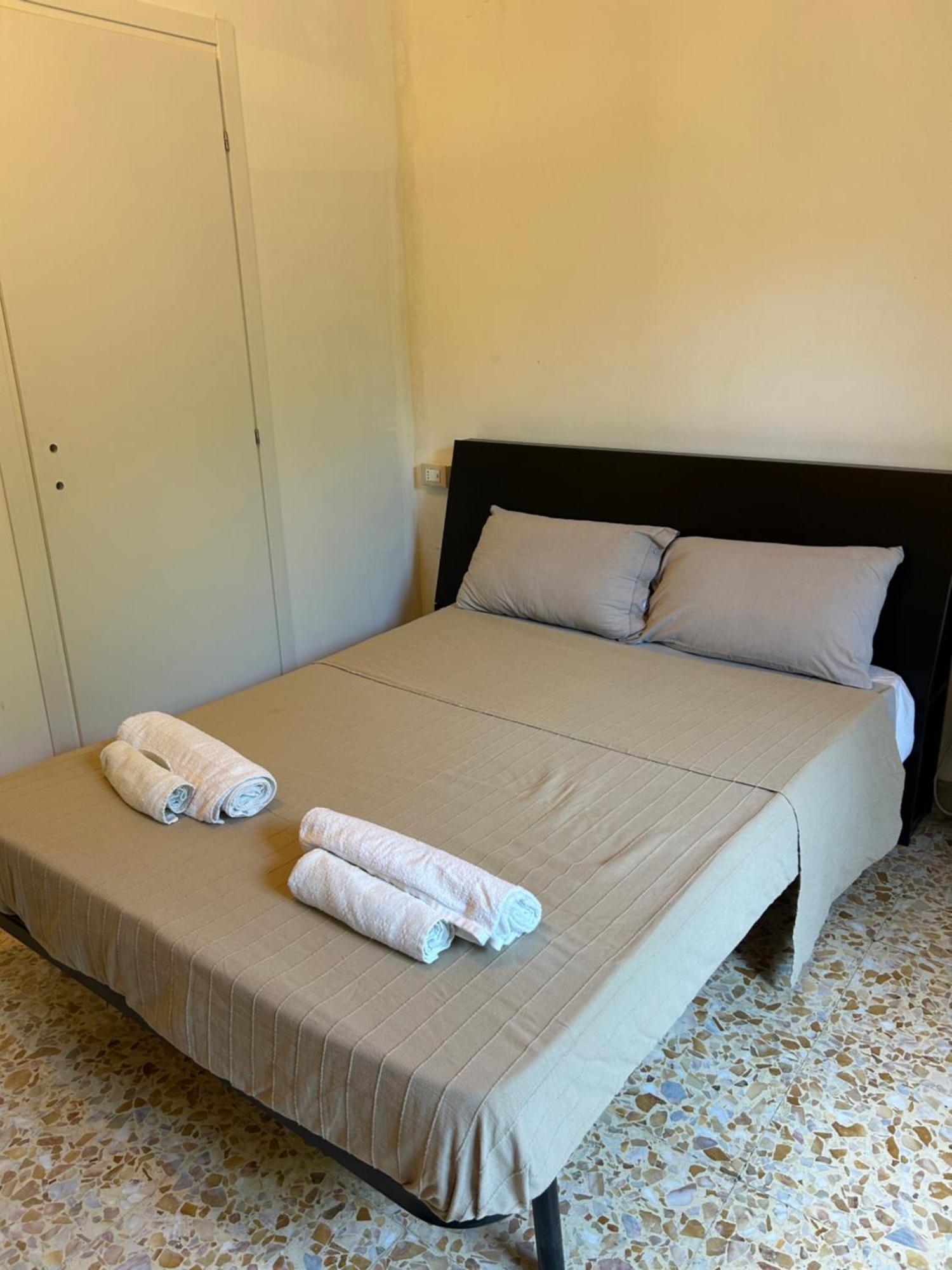 مبيت وإفطار كاتانيا Bed And Books الغرفة الصورة