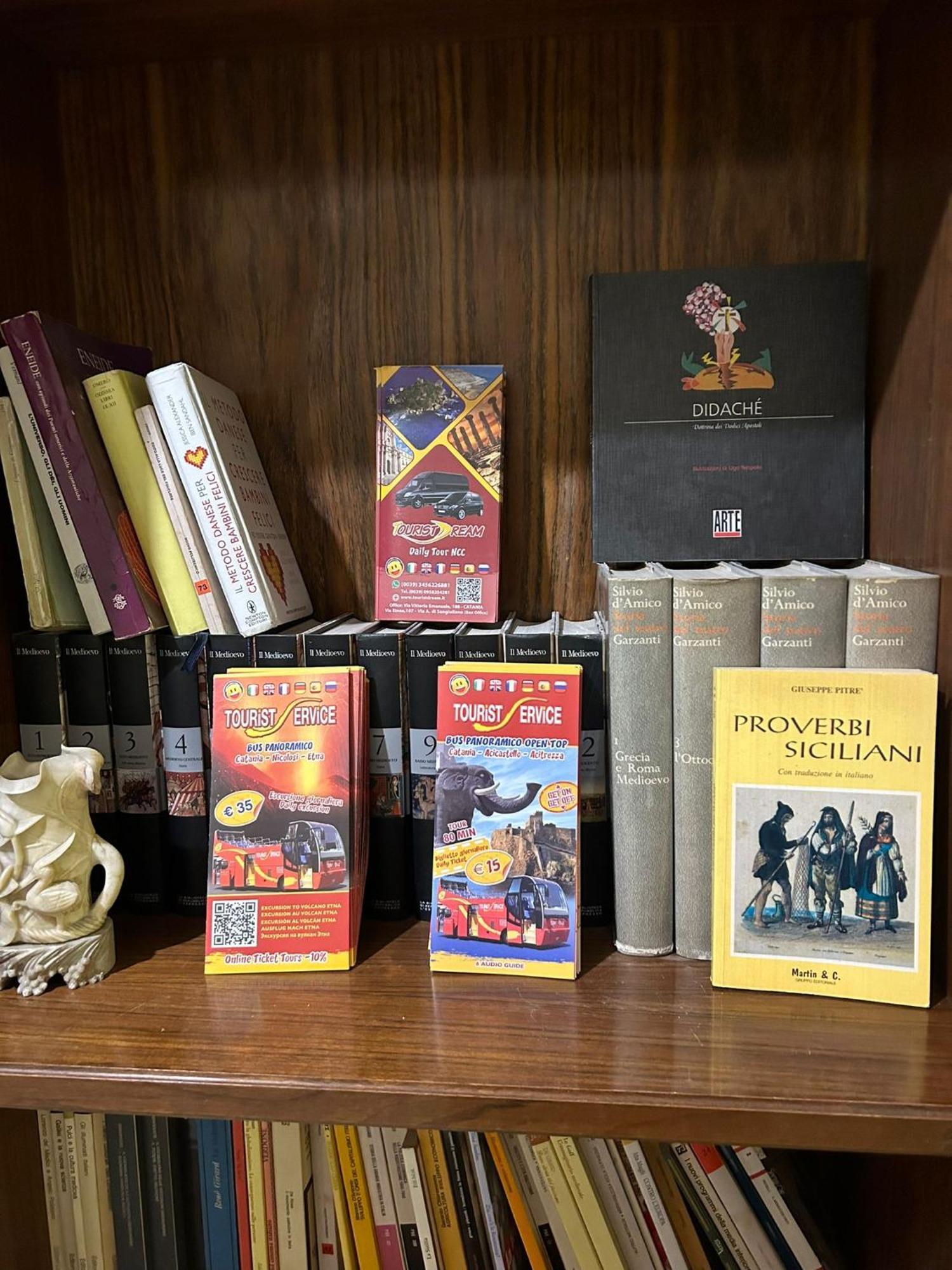 مبيت وإفطار كاتانيا Bed And Books المظهر الخارجي الصورة